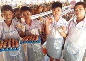 มูลนิธิพัฒนาชีวิตชนบทฯ และซีพีเอฟ จับมือหอการค้าญี่ปุ่น เดินหน้าโครงการเลี้ยงไก่ไข่เพื่ออาหารกลางวัน ต่อเนื่องปีที่ 15