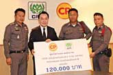 CPF gives 120,000 baht to a heroic police officer